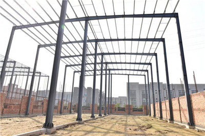 康美来集团董事长余春富亲临云湶谷股份项目建设一线视察指导